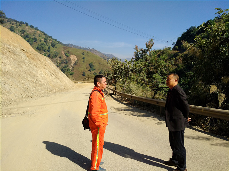 总段领导督查省道214线大修工作