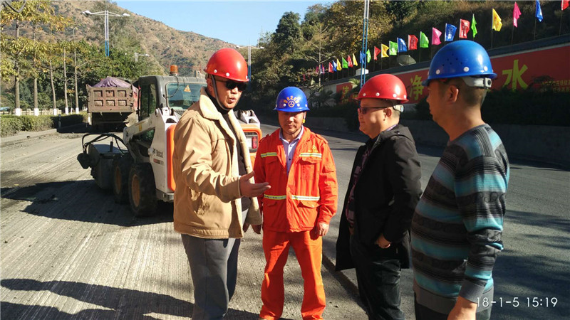 市总工会领导到总段市重点工程劳动竞赛项目检查指导工作