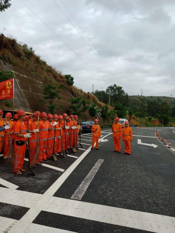 大渡口段开展公路防汛抢险应急演练