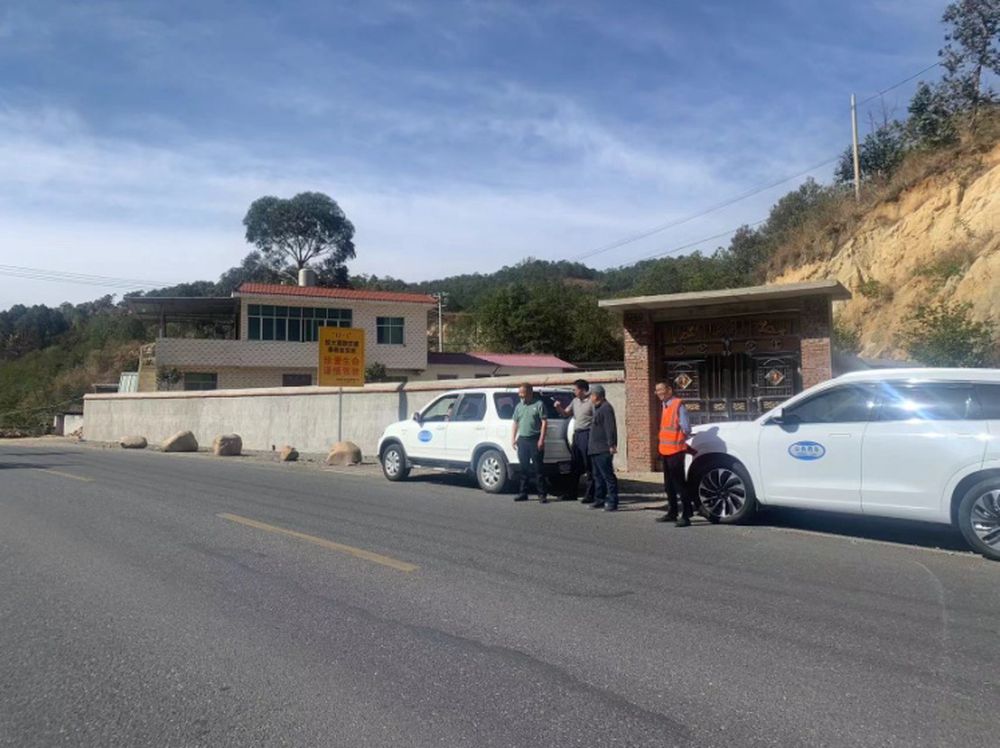 市公路养护总段领导带队督查清明节前安全生产和盐边县“12•1”较大道路交通事故问题隐患整治工作