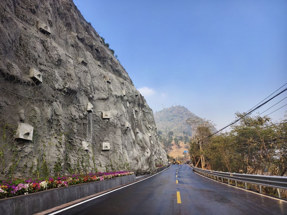 G353线客新线边坡治理工程提前完工通车    数十年安全隐患消除