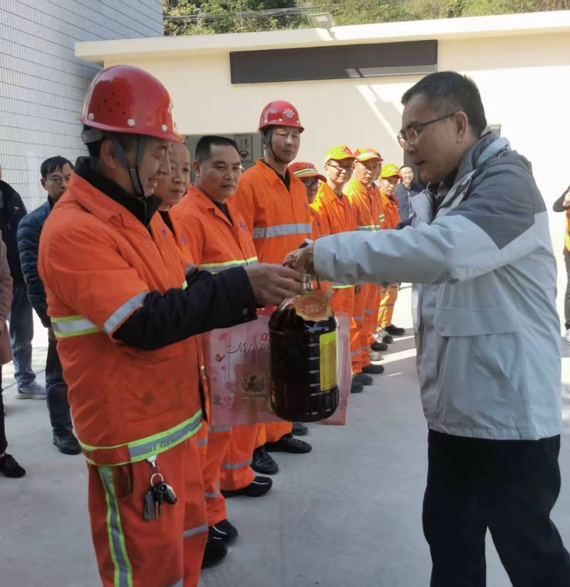 四川省交通运输工会赴攀枝花市公路养护总段 开展“送温暖”慰问活动